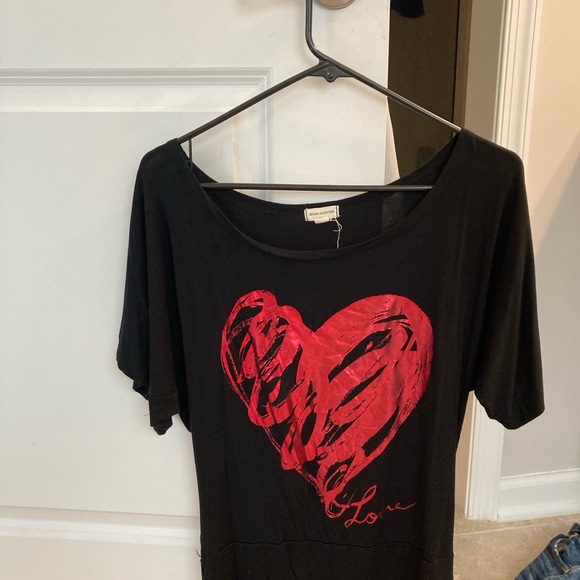 Zenana Outfitters Heart β€οΈ Shirt - Picture 5 of 6